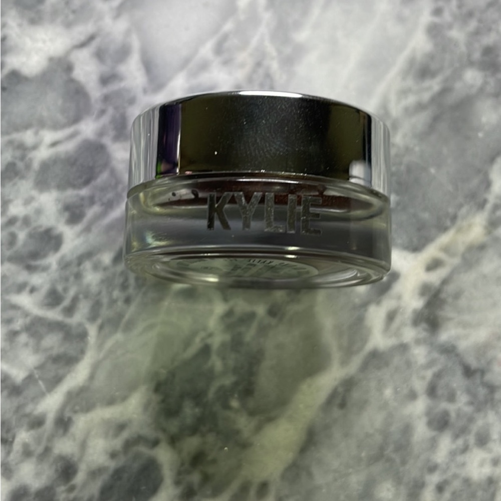 Kylie Cosmetics Eyeshadow Pot Golden‎ Plum